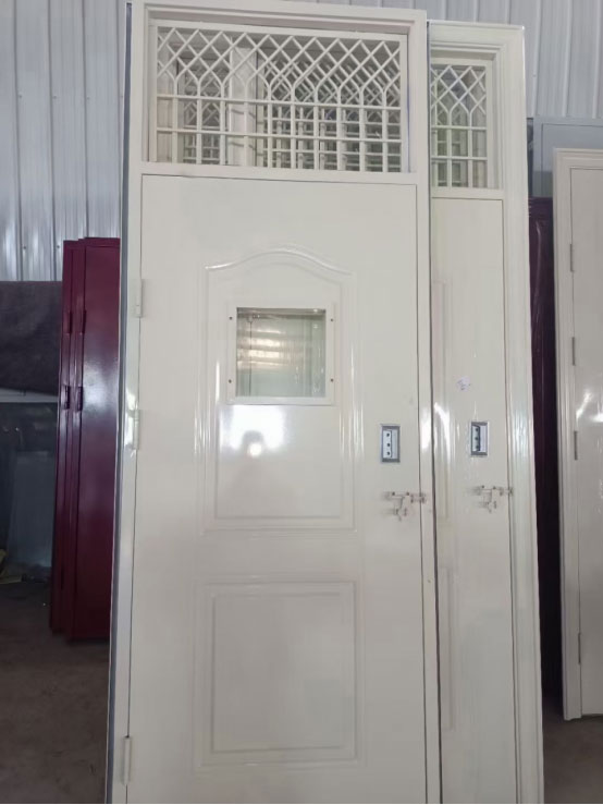 阿瓦提学校教室门