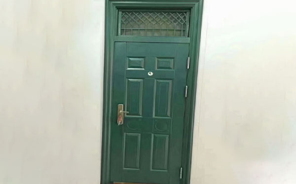 阿瓦提学校教室门