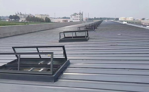 某中学室内体育馆阿瓦提排烟窗改造项目