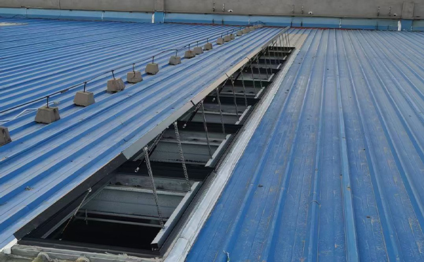 某城市大型商业综合体中庭阿瓦提排烟窗工程